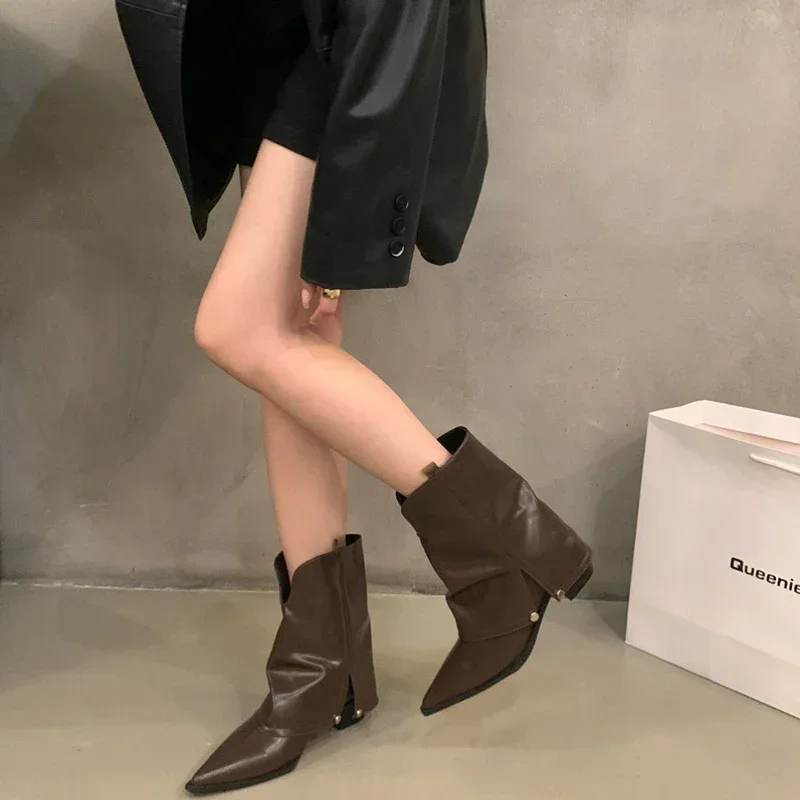 Botas de vaquera occidental con tacón cuadrado para mujer, zapatos de punta estrecha a la moda, botines cortos elegantes para Otoño e Invierno