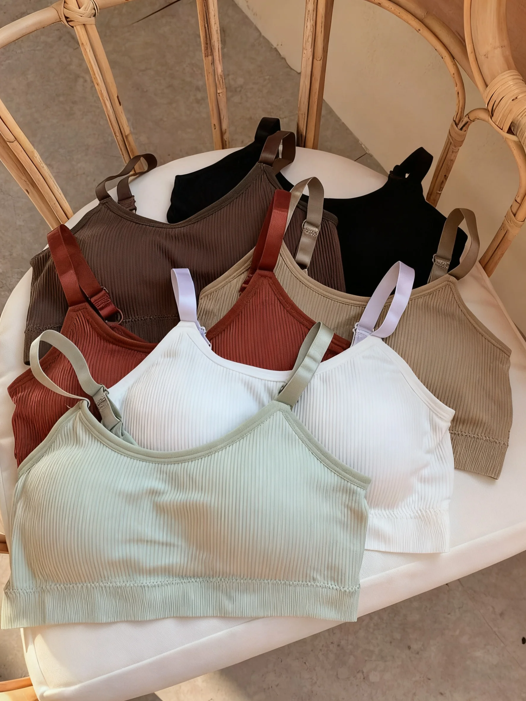 女性リブキャミソールスポーツブラ 4 個ランダムカラーセット - Wirefree Bra Comfort のレビューと価格