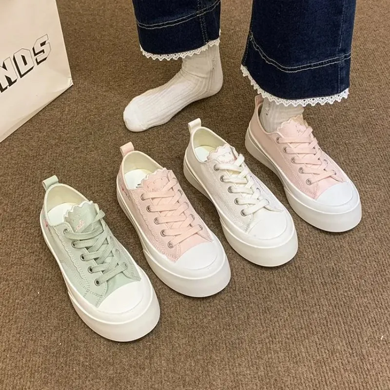 

2025 Women Vulcanized Shoes Sponge Cake Thick Soled Canvas Shoes for Women Fashion New Student Versatile White Shoes for Women