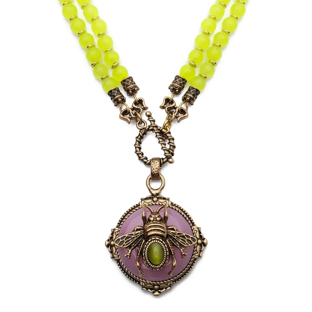 

European retro series natural agate yellow-green beaded chain exquisite bee pendant necklace