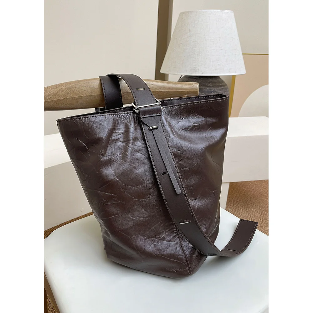 

New Trend Hand Grasp Grain Cowhide Large Capacity Bucket Bag Shoulder Luxury Brand Purses And Handbags Straddle Hobo