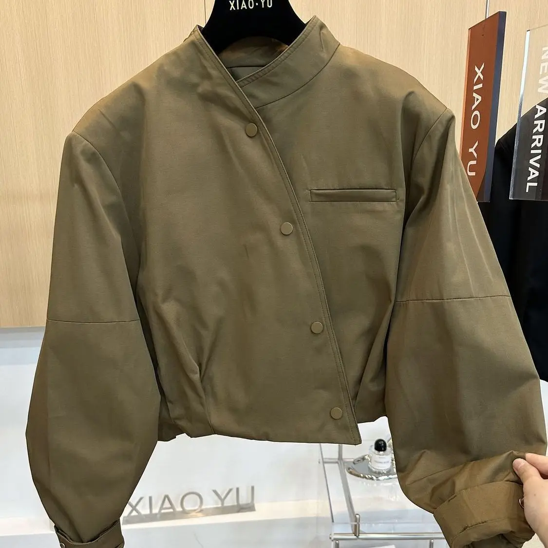 High-end  autumn models are unique and chic, small diagonal buckle stand-up collar trench coat jacket fashion jacket short women