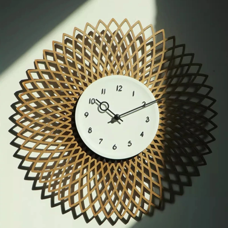 Japanese Style Petal Wall Clock Creative Floral Silent Quartz Clock for Living Room Home Decor Unique Wall-Mounted Timepiece