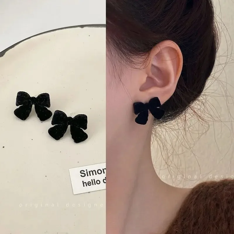 Vintage Black Flocking Earrings Charm Geometric Bowknot Stud Earrings for Women Girls Fashion Unusual Jewelry Ear Accessories