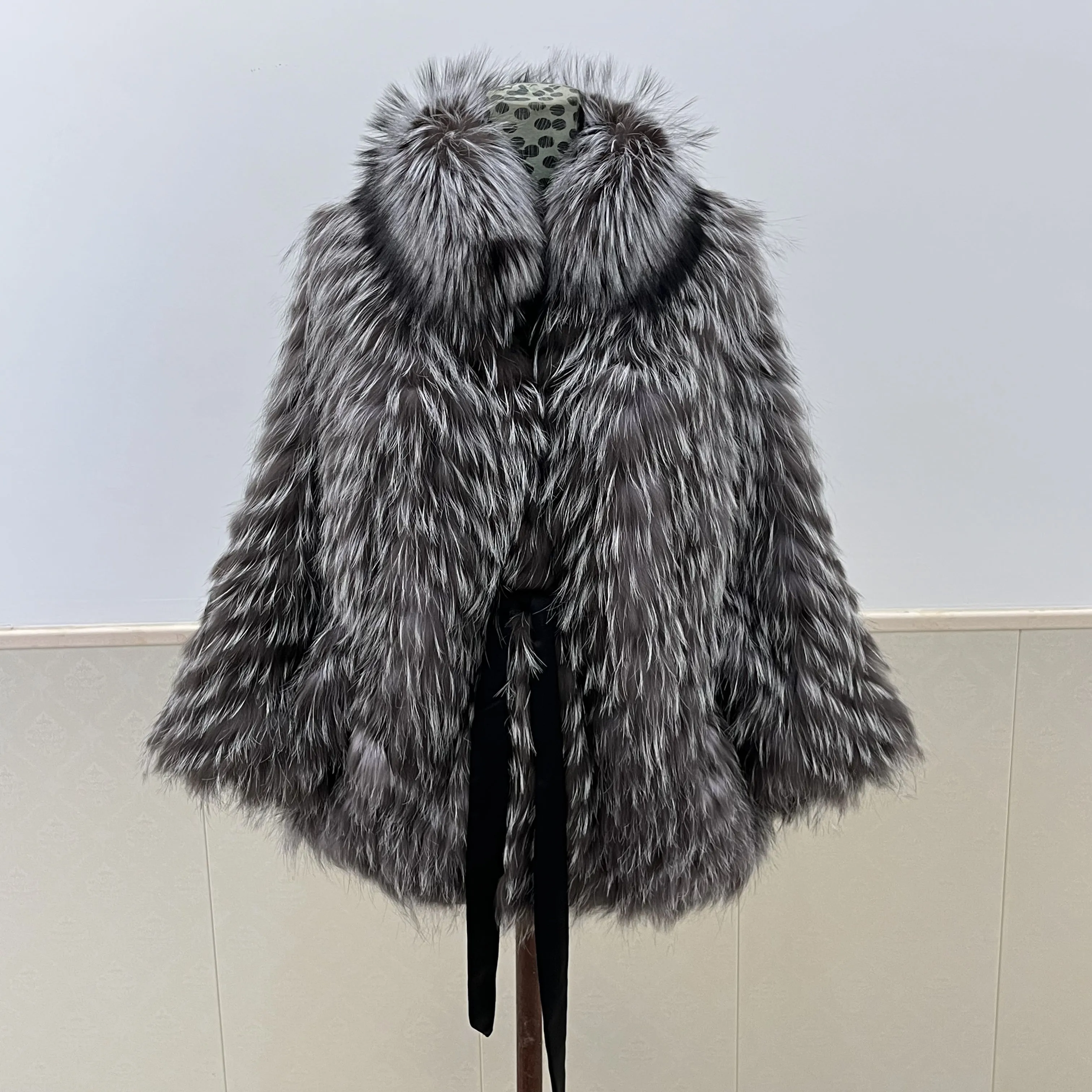 

2023 New Natural Real Fox Fur Overcoat Women's Warm Winter Jacket Luxury Furry Fur Cape Batwing Sleeve Coat Loose large Big Size