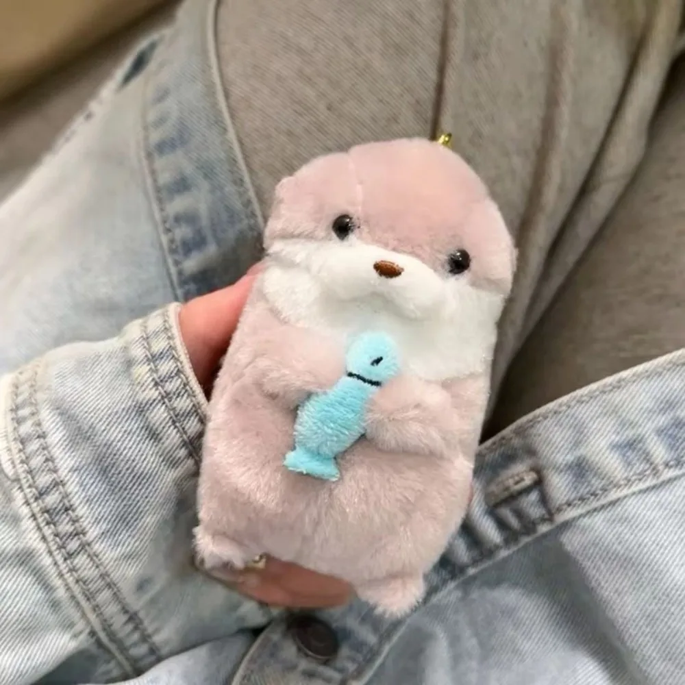 

Новый брелок для ключей с рыбой, держащий рыбу, плюшевый материал, мягкий сенсорный подвесной кулон, милый дизайн, забавный кулон, брелок