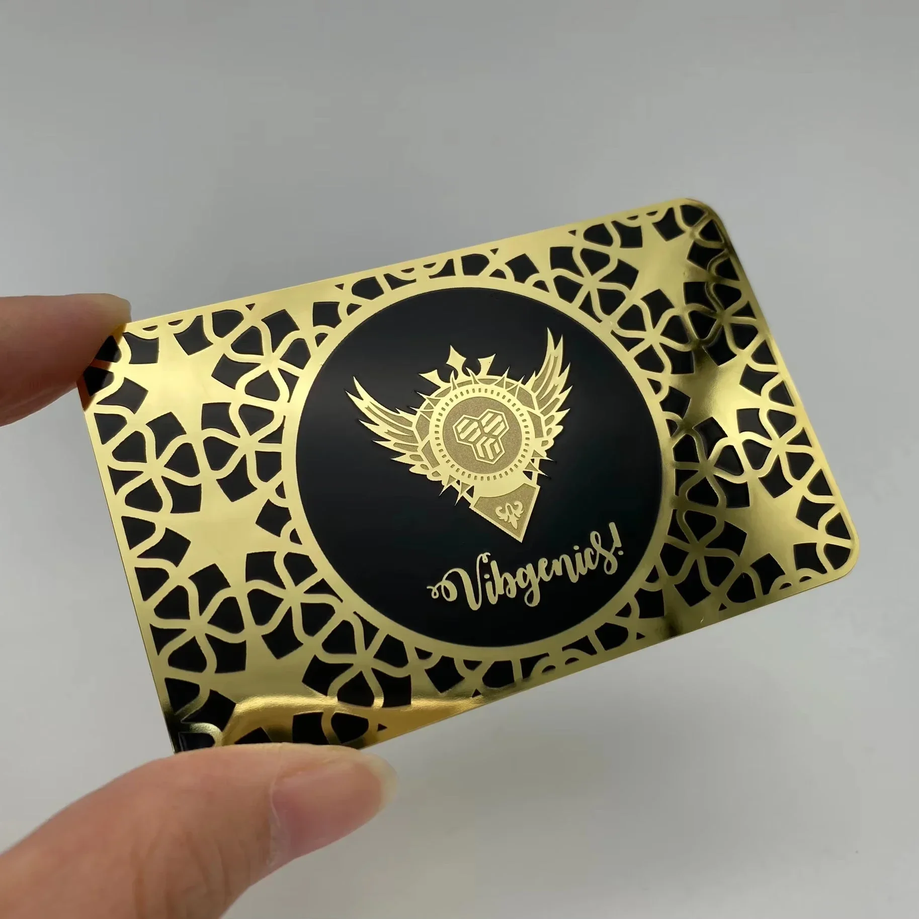 

Модный дизайн для латунной визитки с лазерной резкой