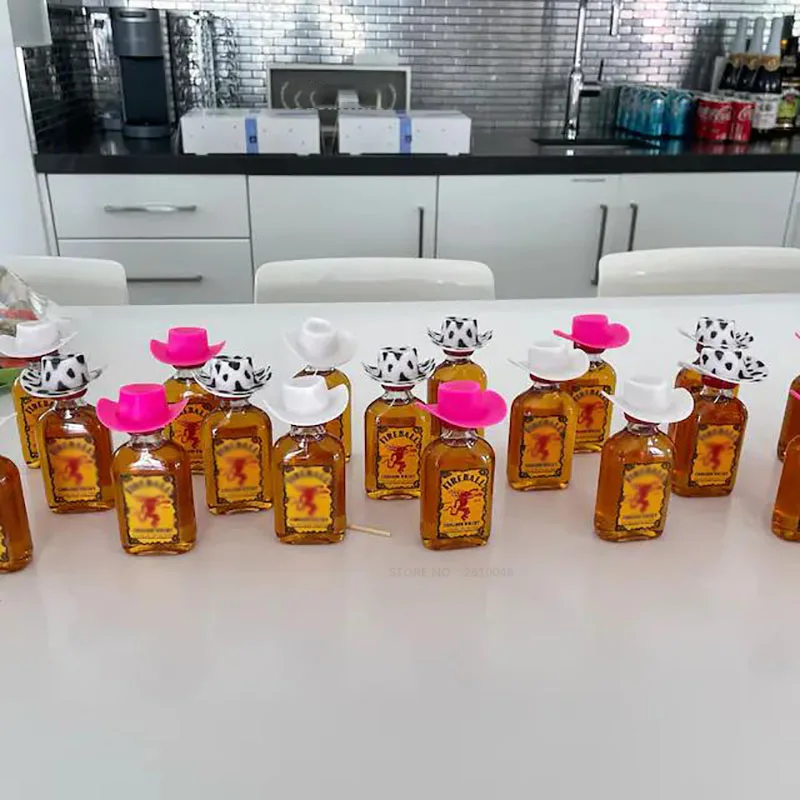 10 Teile/beutel Mini Cowboy Hut Shooter Topper Spielzeug Puppe Hut Cowgirl Hüte Für Bachelorette Party Gefälligkeiten Wein Flasche Trinken Tops