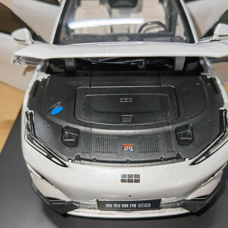 Schaal 1:18 Geely Galaxy E8 Auto Simulatie Legering Automodel Diecast Speelgoed Collectible Ornamenten