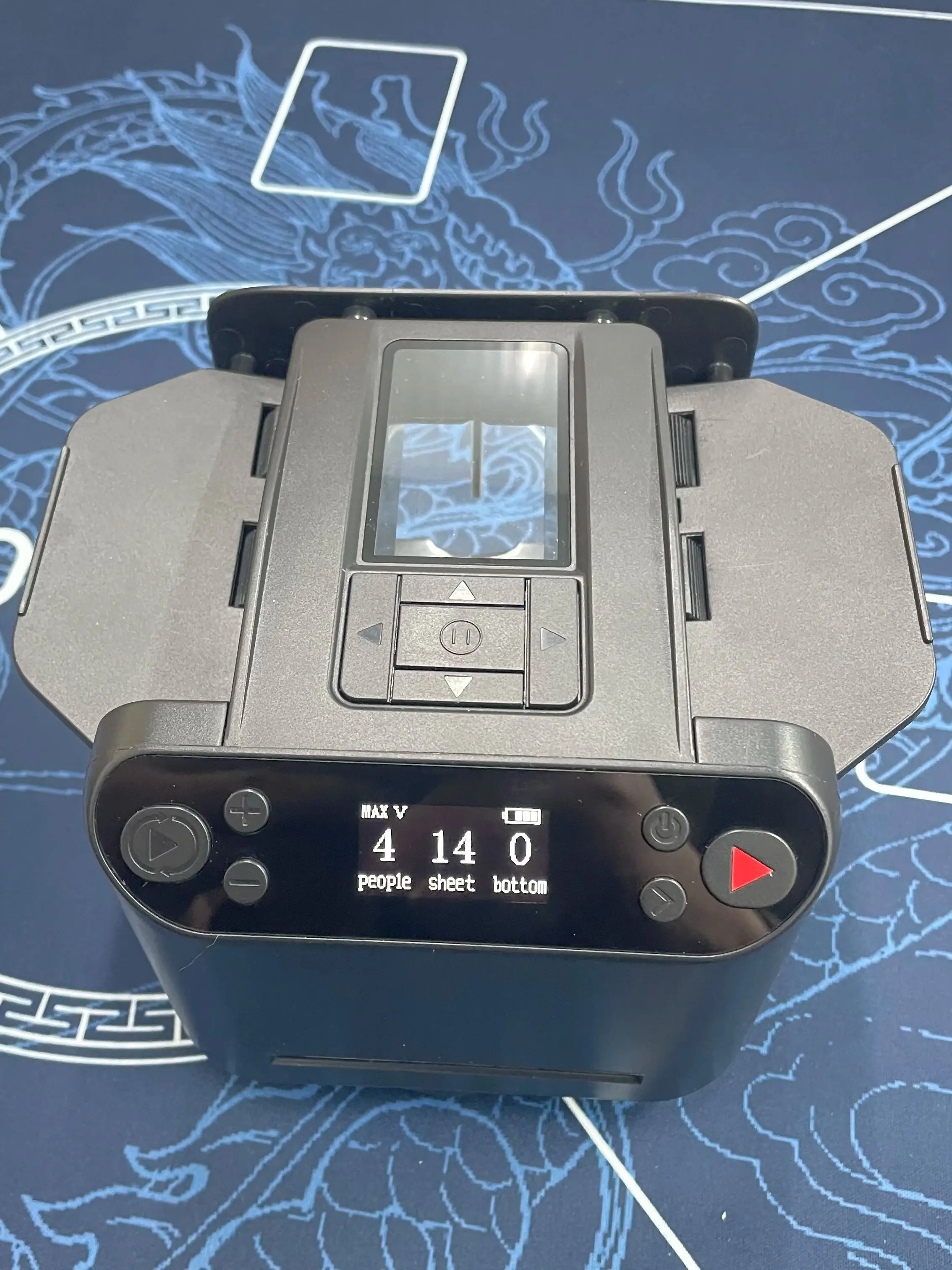 

Automatic Cards Dealer, Rechargeable Cards Shuffler Cards Dealing Distribution Machine with 4 Bid Buttons