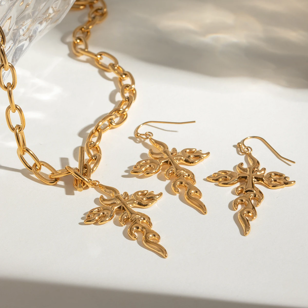 18K altın kaplama paslanmaz çelik çapraz alev kanca küpe kolye kolye kadınlar su geçirmez çekici romantik takı