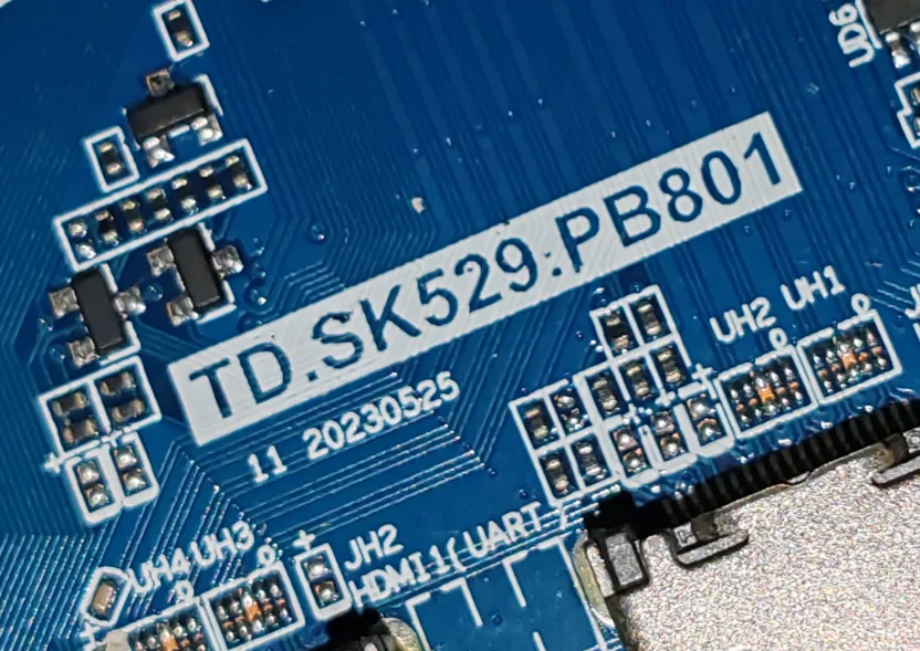 TD.SK529.PB801 Foto fisica della scheda madre TV Android di rete WIFI tre in uno, testata per 30-110 V 1 g + 8 g Android 14 45 W 590 mA
