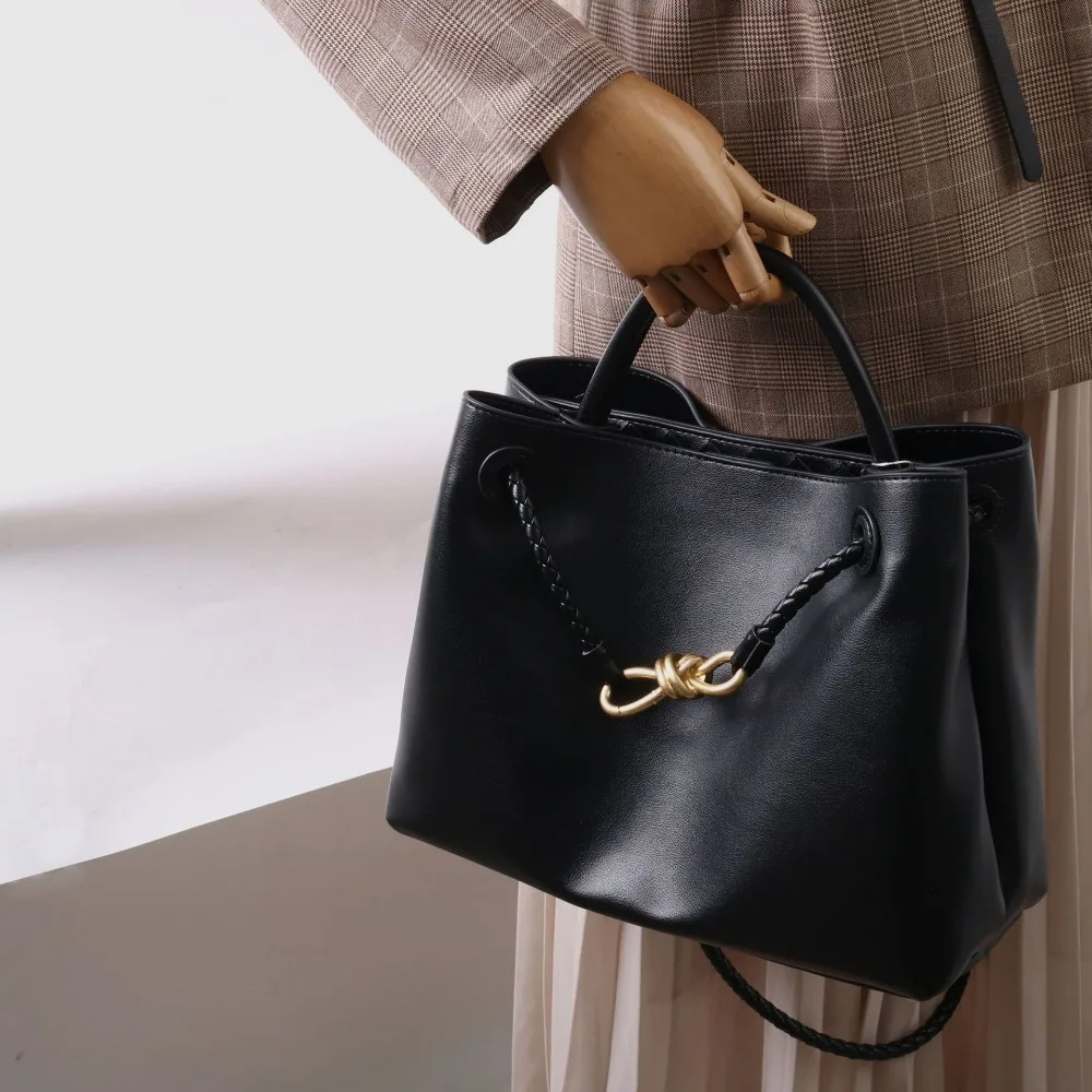 2025 جديد جلد كامل موضة حبل معدني مشبك حقيبة يد عالية الجودة جلد البقر حقيبة كتف محمولة المنسوجة تنوعا #3