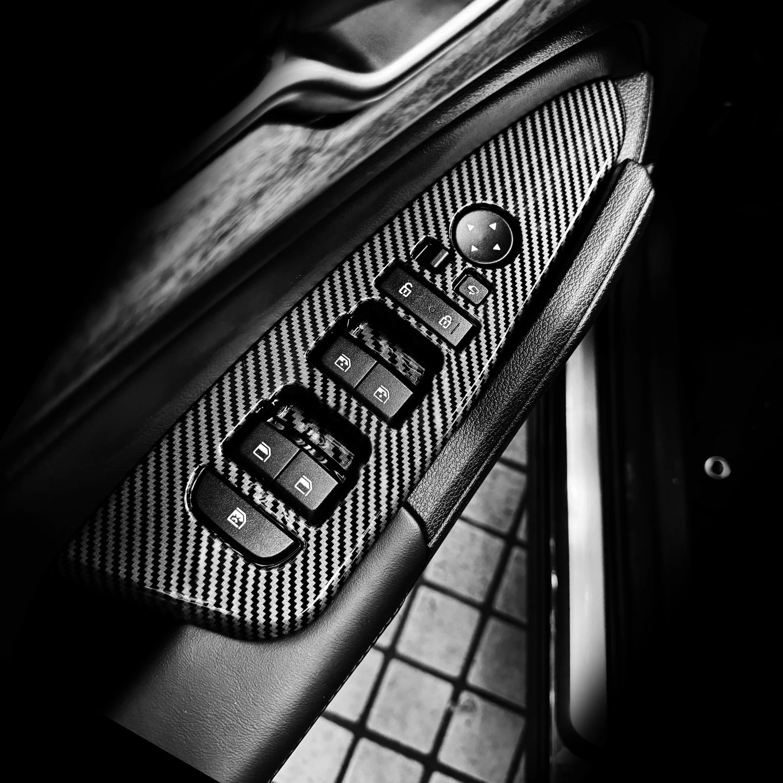 

Для Kia Sportage NQ5 2022-2023 (европейская версия) — накладка на кнопку стеклоподъемника, отделка из АБС-пластика для салона автомобиля