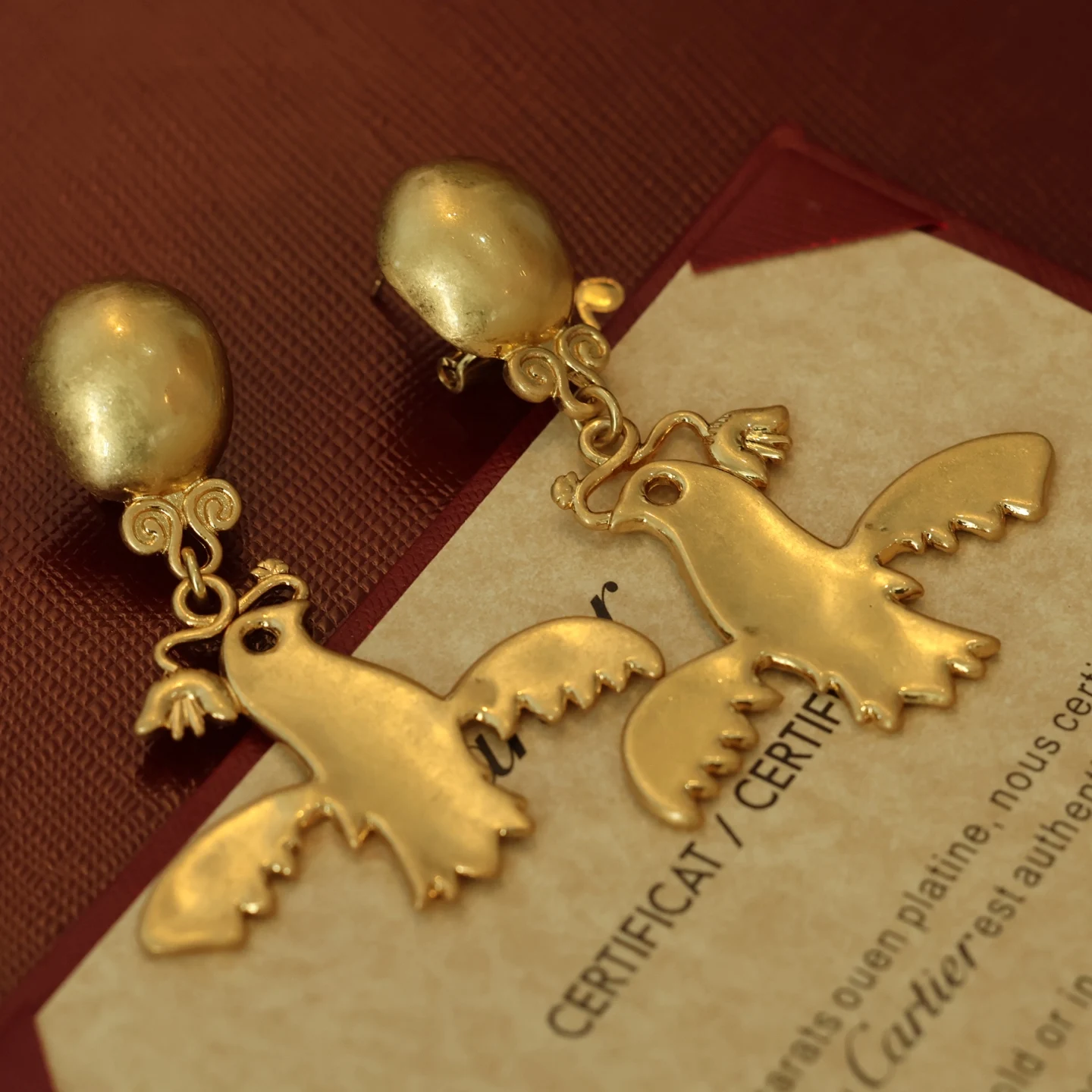 

European and American white dove retro earrings