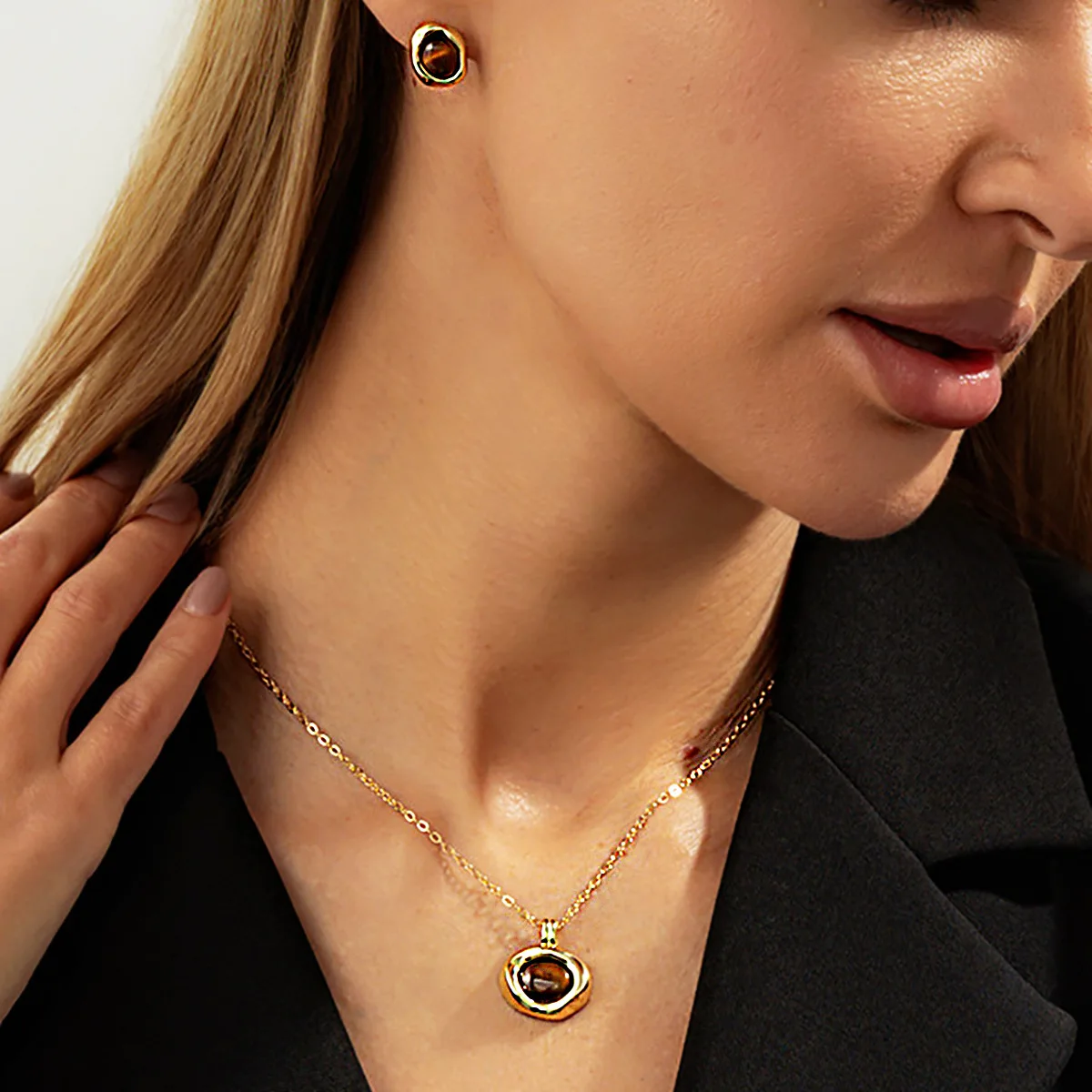 Tiger Stone Pendant Necklace with Refined Thin Metal Chain and Silver Clasp for Women Everyday Casual Elegant Kit