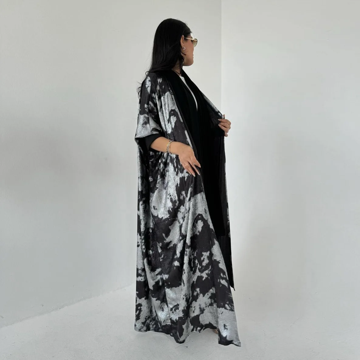 Women Muslim Abaya Black and White Pattern Loose - fit Long Dress Stylish Design for UAE Saudi Arabia Qatar and Middle East