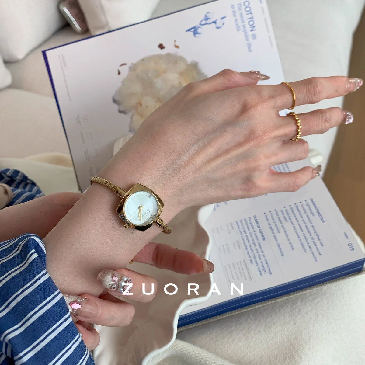 ساعة نسائية فاخرة راقية، سوار مربع ذهبي، ساعة نسائية أنيقة ومتعددة الاستخدامات، هدية عيد ميلاد للنساء. #4