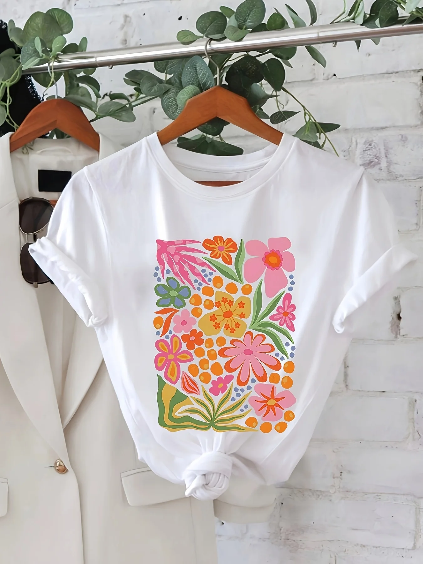 

Женская стильная футболка с коротким рукавом и ярким цветочным принтом, белая с круглым вырезом, повседневная повседневная эстетичная одежда с рукавами в стиле Харадзюку