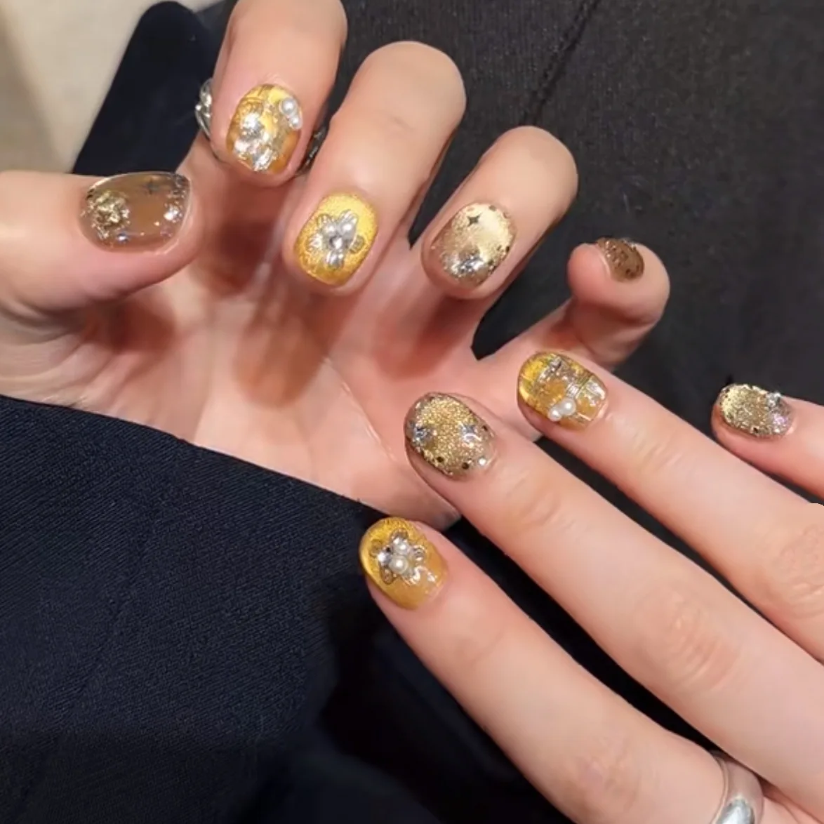 

10 шт., короткие круглые ногти ручной работы, сверкающие стеклянные бусины, кошачий глаз, стразы, дизайн звездообразования, накладные ногти, носимые ногти, дизайн ногтей