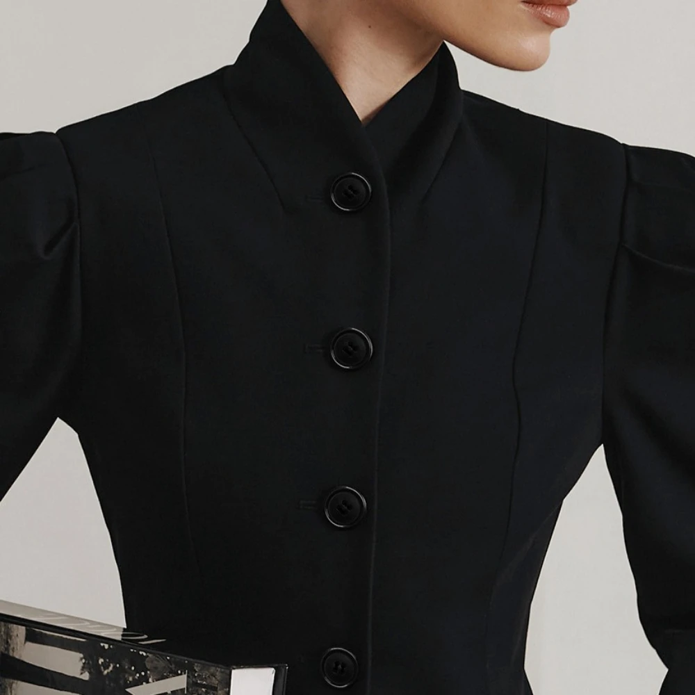 TWOTWINSTYLE Französisch Elegante Retro Schwarz Blazer für Frauen Stehen Kragen Puff Sleeve Abnehmen Pendler Mäntel Weibliche Winter Kleidung