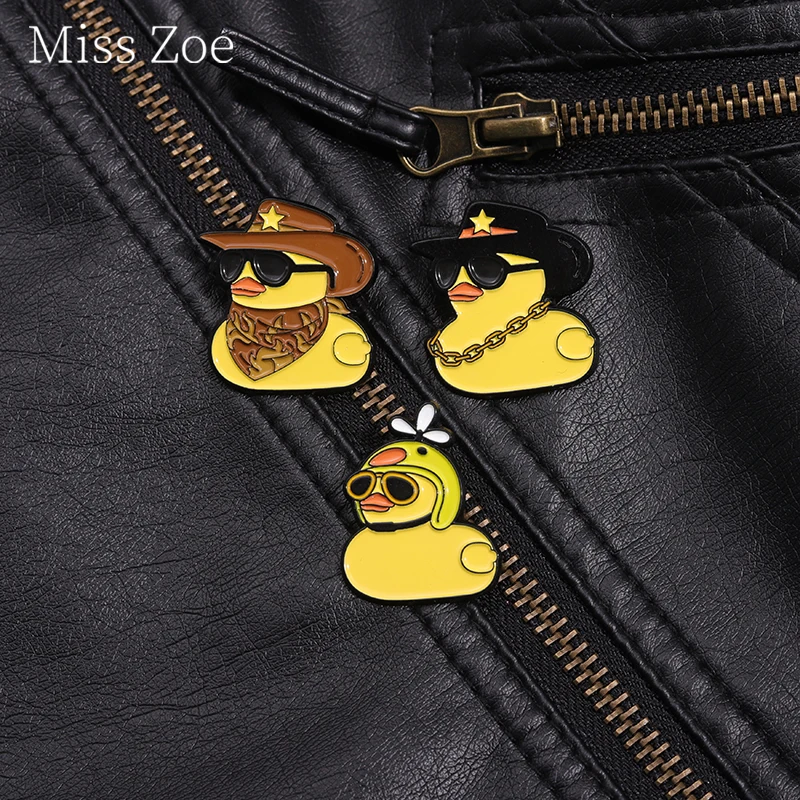 Cute Western Cowboy Duck Enamel Pin Cool Cowboy Sunglasses Chain Cap Hat Animal Brooch Lapel Badge Fashion Trends Jewelry Gifts