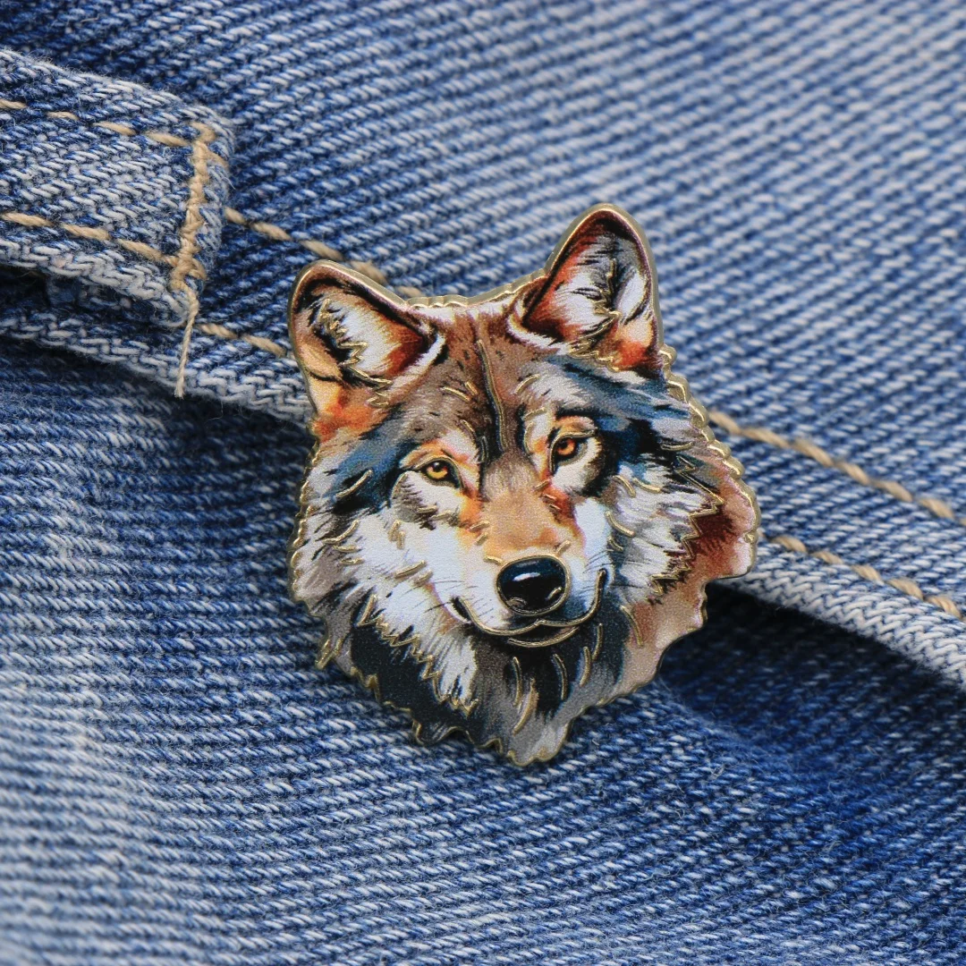Watercolor Wolf Head Enamel Pin, Gold Outline Wildlife Brooch, Realistic Animal Metal Badge for Jackets, Backpacks & Hats