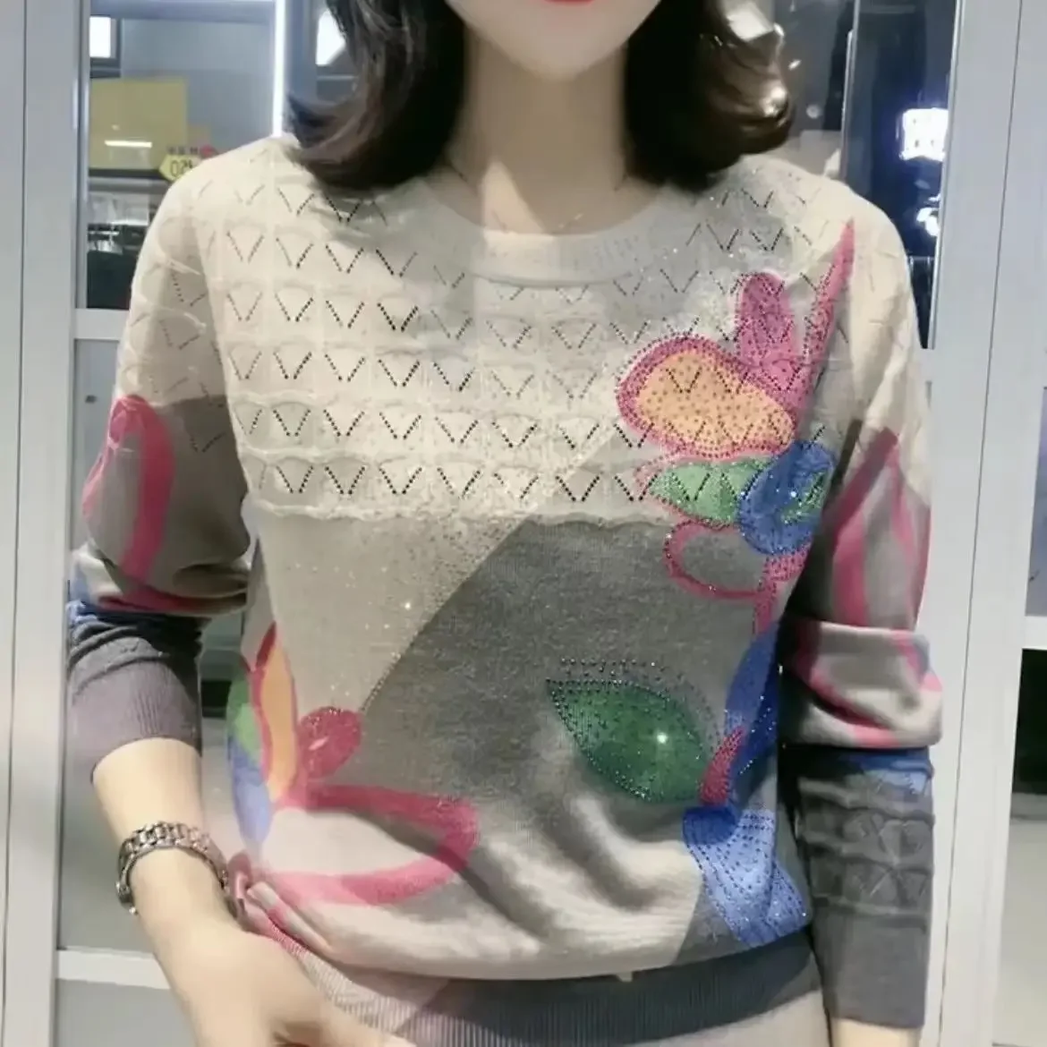 

T-shirt Heavy Industry Hot Diamond Design Slim and Stylish Top Spring New Fashion Flower Bottoming Shirt Round Neck Long-sleeved