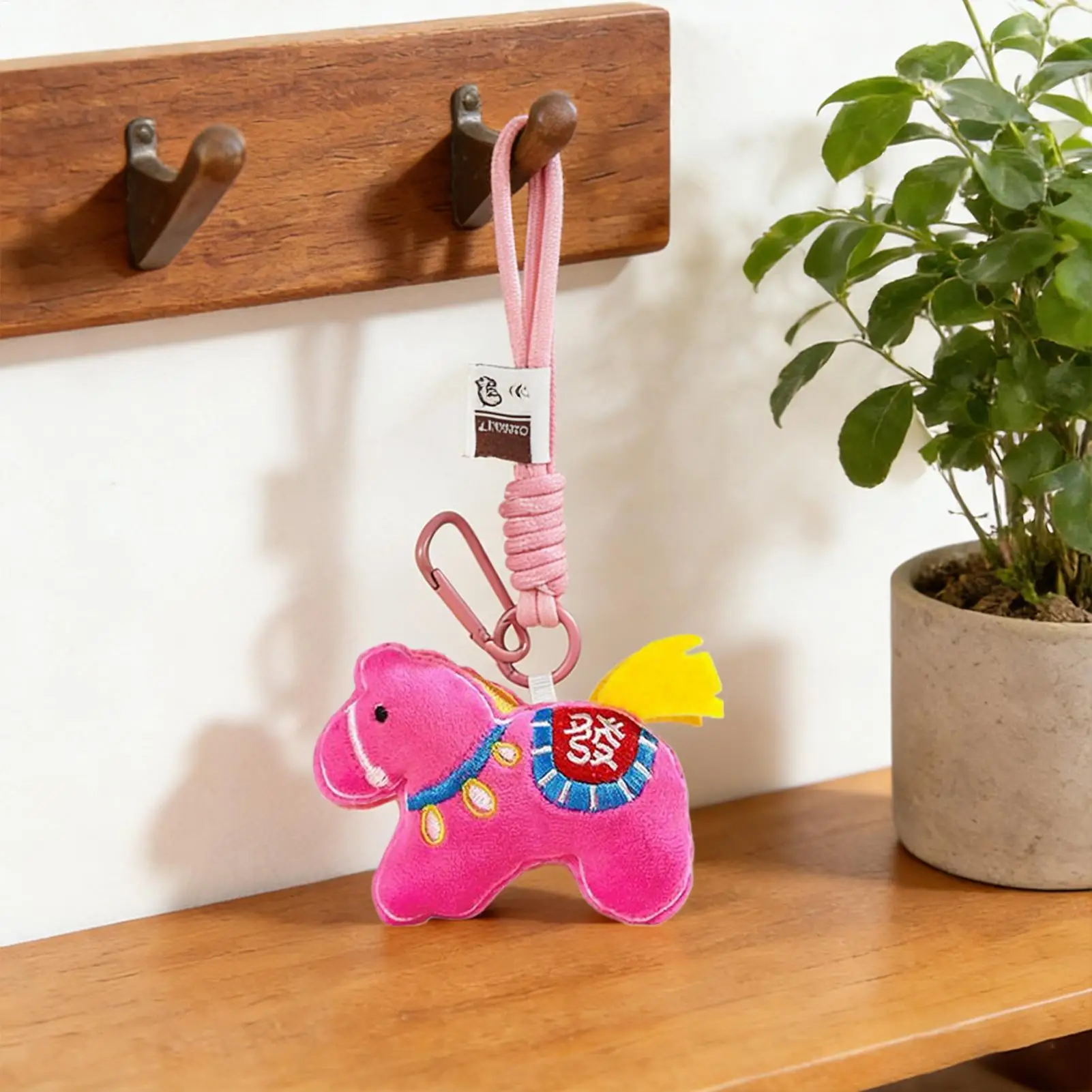 ตุ๊กตาม้า พวงกุญแจม้า ของตกแต่งแขวนรูปม้า ตุ๊กตาม้านำโชค ปีม้า จี้น่ารัก ของประดับกระเป๋าเป้ พวงกุญแจ