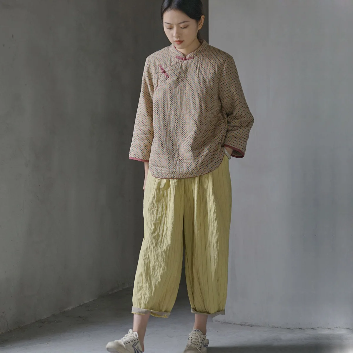 Women's Floral Pattern Stand Collar Soft Quilted Jacket Retro Chinese Traditional Frog Button Cheongsam Style Fitted Short Coat