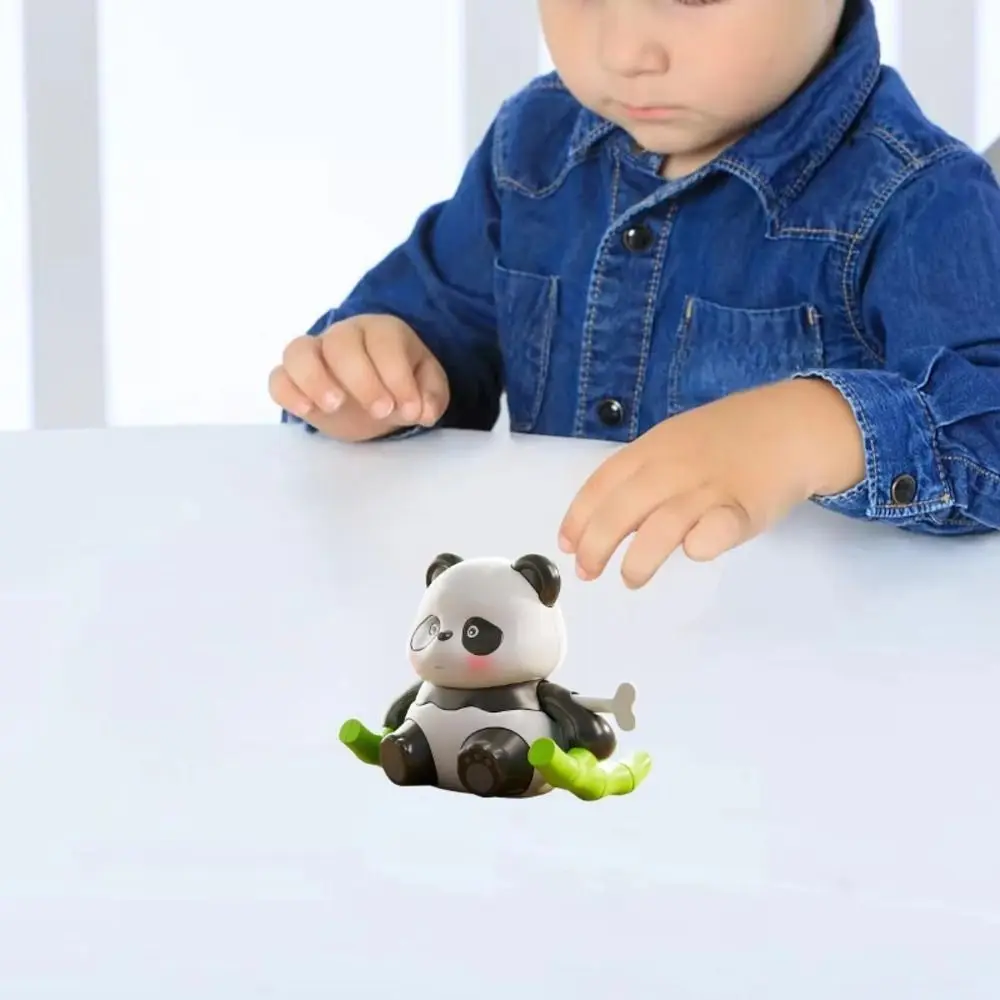 ตุ๊กตาหมีแพนด้าขยับได้ ของเล่นหมีแพนด้าหมุนได้ ของเล่นหมีแพนด้าเดินได้ ของเล่นหมีแพนด้าการ์ตูนตลก ของเล่นไขลานสำหรับเด็ก