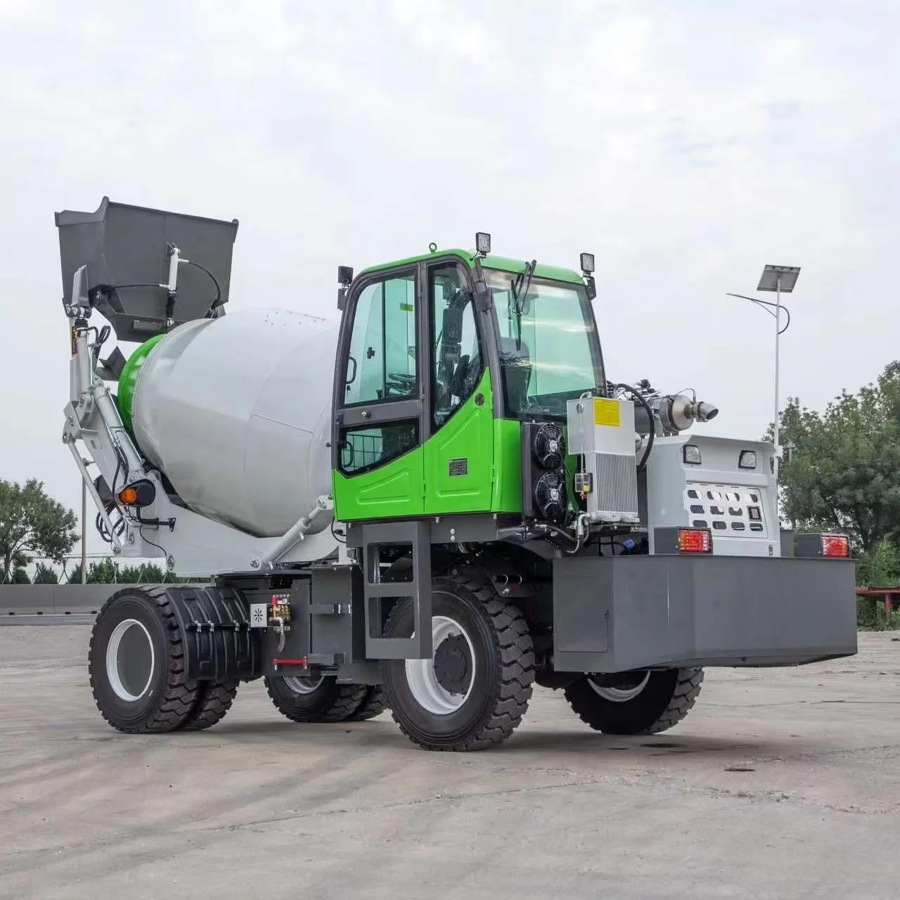 Self - Loading Concrete Mixing Trucks And Fully - Automatic Concrete Mixers Are On Hot Sale.