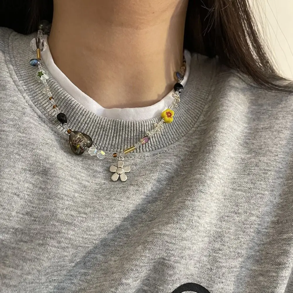 جديد إمرأة زهرة القلب مطرز قلادة موضة أنيقة كريستال مطرز سلسلة الاكريليك مجوهرات رائعة المختنق قلادة