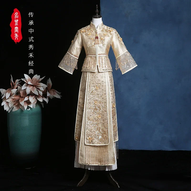 

Autumn Chinese Traditional Champagne Tang Suit Embroidery Luxurious Xiuhe Tassel Cheongsam Women Bride Wedding Dress Toast Set