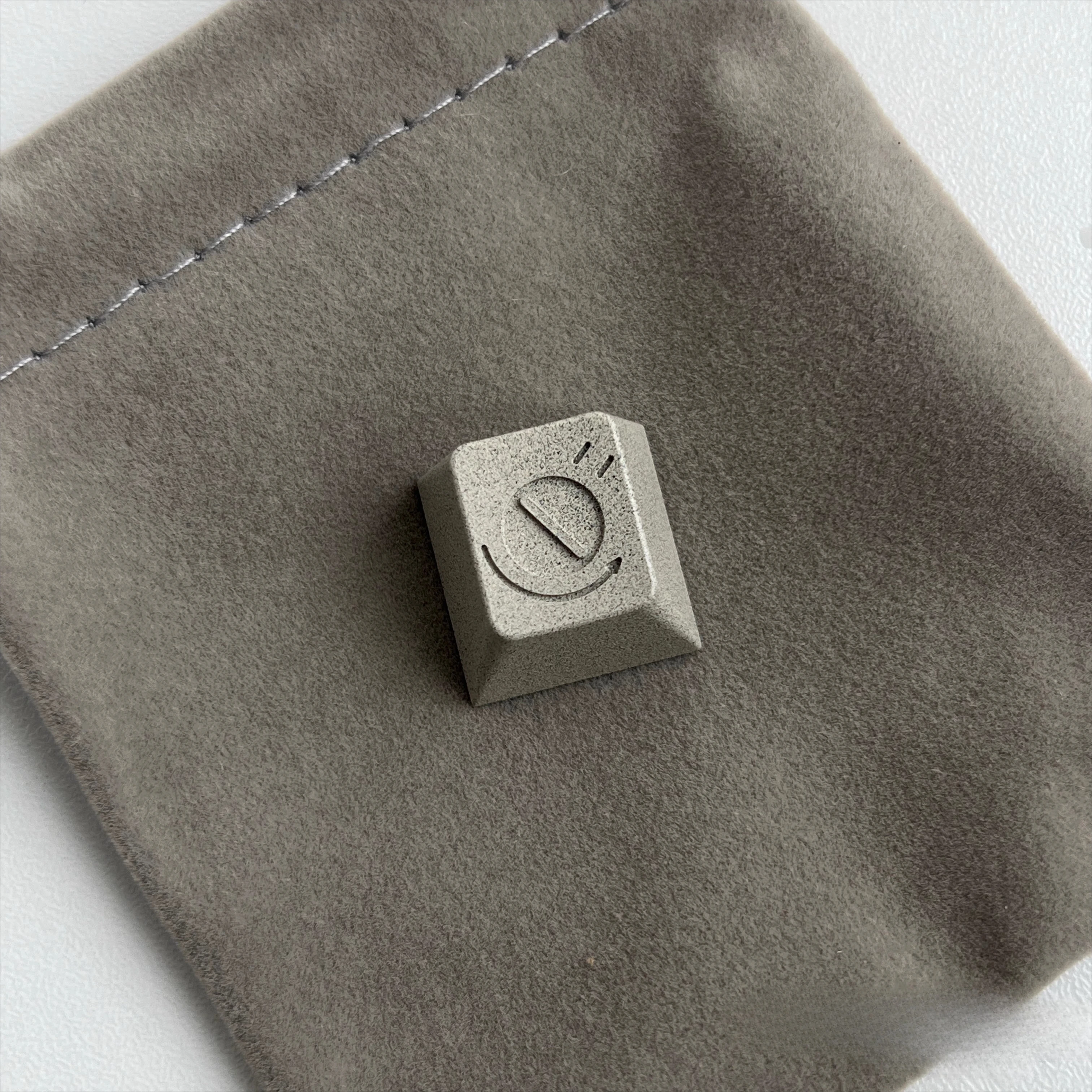 

Metal Keycaps-Retro-ESC Aluminum Keycaps CNC Keycaps Original R4 Mechanical Keyboard