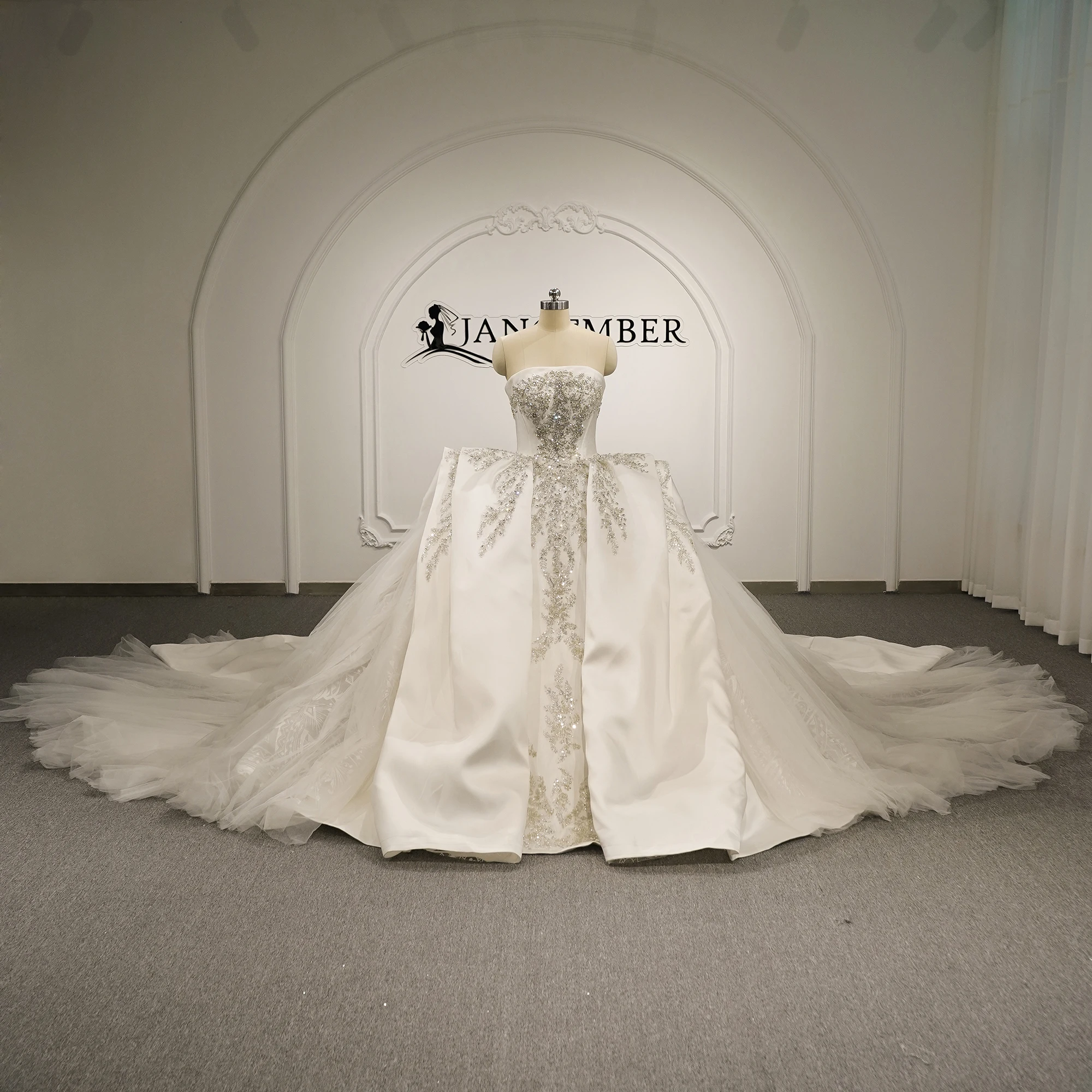 

Customized Exquisite Satin Ball Gown Wedding Dress vestidos de novia boda Sleeveless Court Train Beading Pearls Bridal Skirts