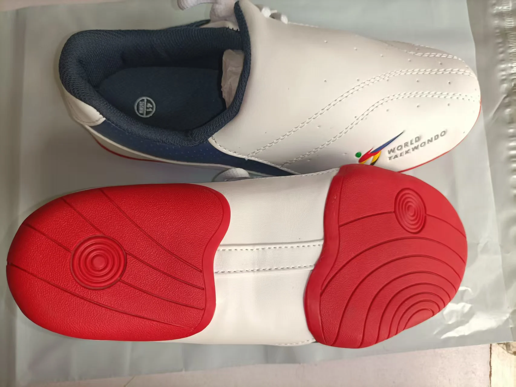 

Professional men's and women's martial arts shoes Non-slip wear-resistant taekwondo super soft lightweight breathable sneakers