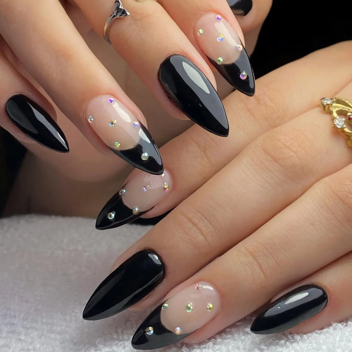 

24Pcs Black French Tips Press On Nails, Almond Fake Nails for Women Detachable Acrylic False Nails with Glossy Diamond Decor