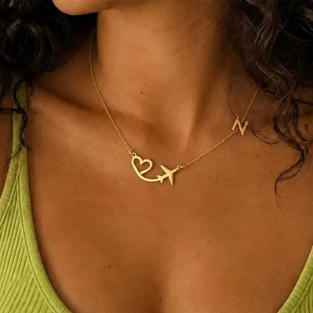 Collar con colgante de avión y corazón personalizado con inicial