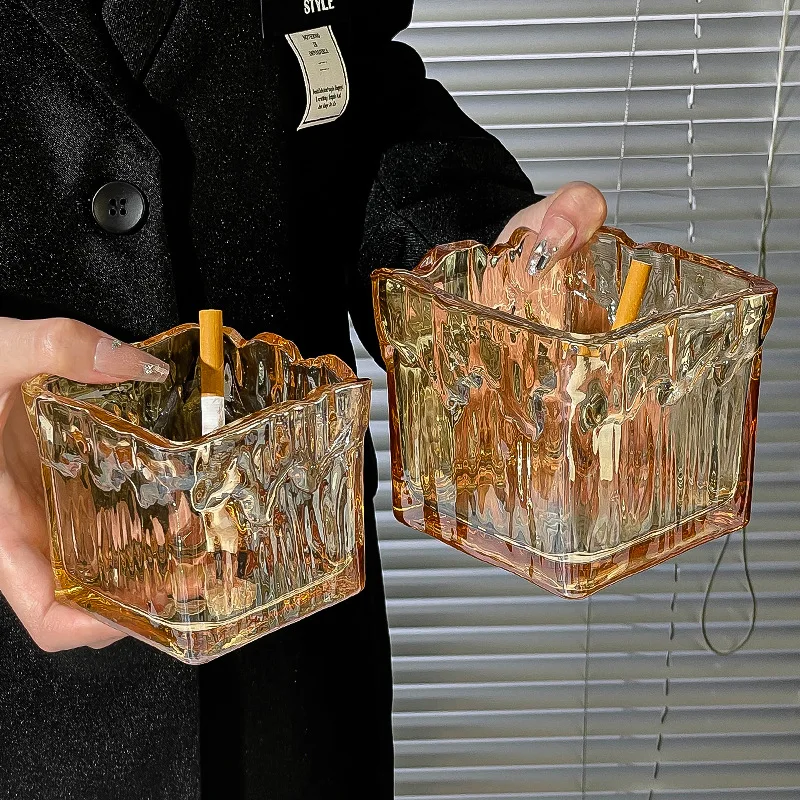 

Высококачественная квадратная пепельница для кубика льда с узором льда, стеклянная пепельница, популярный свет конфиденциальности, роскошная ниша, креативное украшение для дома, гостиной