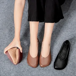 2022 New Mother Shoes Soft Bottom Leather Shoes Leather Comfortable Big Foot Single Shoes Spring and Autumn Flat Women's Shoes