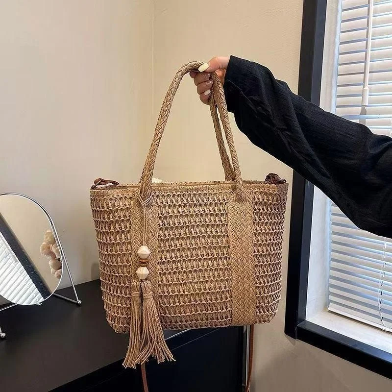 New Style Women Straw Woven Handbag Large Capacity Tassel Beach Shoulder Crossbody Bag Summer Vacation Bags view 4