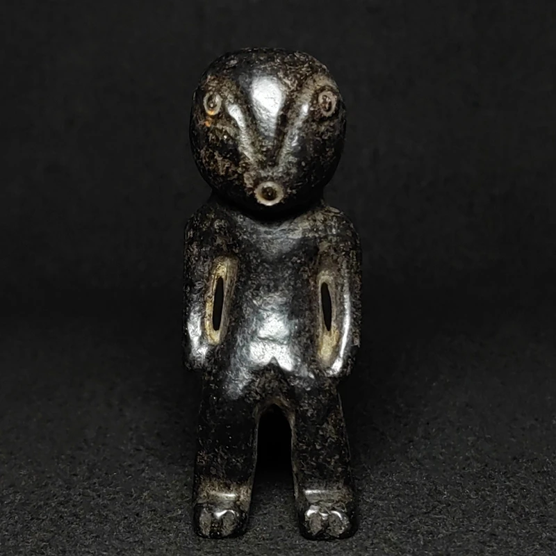 YIZHU CULTUER ART Size 7.5 x 3cm Chinese Hongshan Culture Black Magnet Jade Person Statue Pendant Collection