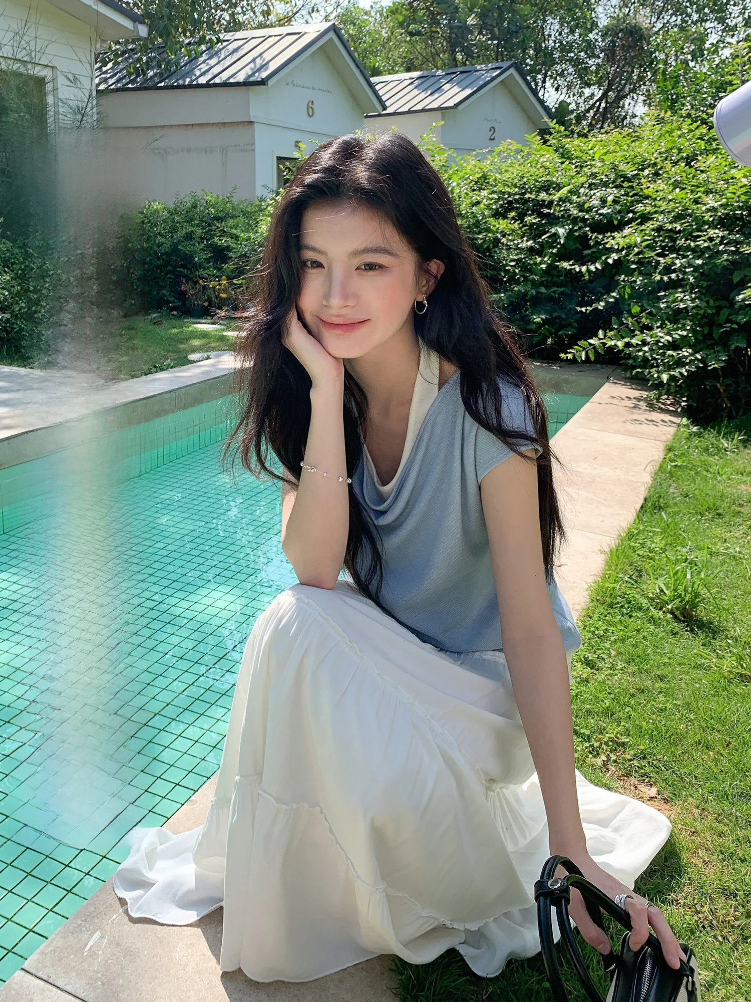 

Элегантная свободная женская футболка с коротким рукавом, летняя коллекция 2026, новый дизайн, топ с вырезом на шее, универсальная модная однотонная рубашка