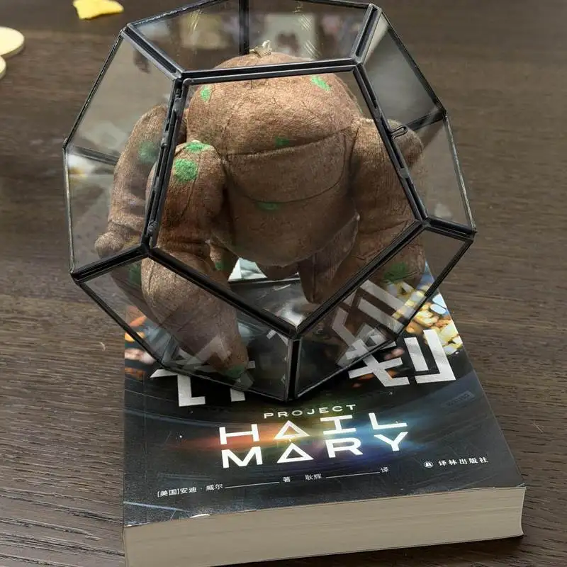 

Project Hail Mary Stone Alien Plush Figure 6cm Mini Model Acrylic Display Case Clear Box Desk Decor Sci-Fi Collectible In Stock