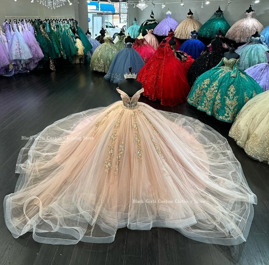 Gorgeous Chapel Train Ball Gowns Quinceanera Dress Lotus Root Pink Strapless Poncho Diamante Applique Corsé Tul Dress 15 años