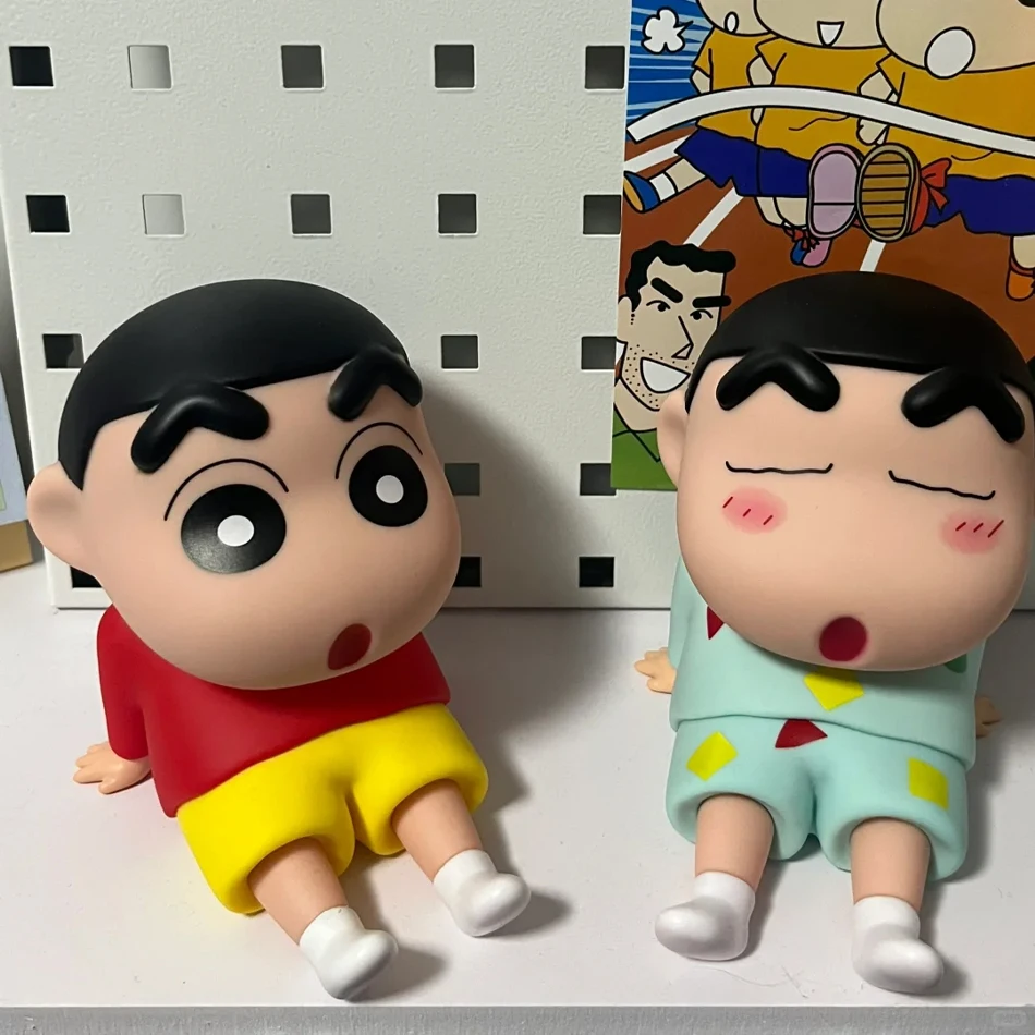 Kawaii تلوين شين تشان Boochan حامل هاتف سطح المكتب أنيمي الحلي مشاهدة التلفزيون الكرتون الهاتف دعم لطيف دمية الفتيات هدية
