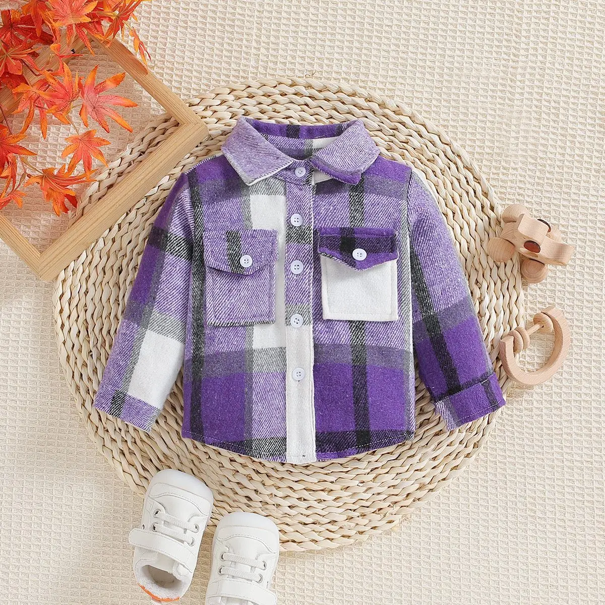 

Children's plaid long sleeved outerwear for boys and girls, lapel single breasted shirt Autumn and winter