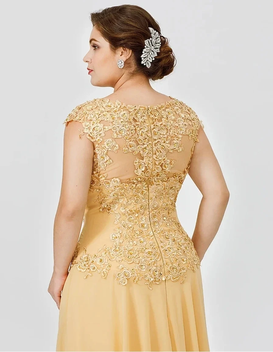 Abito per la madre della sposa dorato Taglie forti Invitato al matrimonio Elegante collo a illusione Sweep Train Abiti da festa formali in pizzo con perline in chiffon