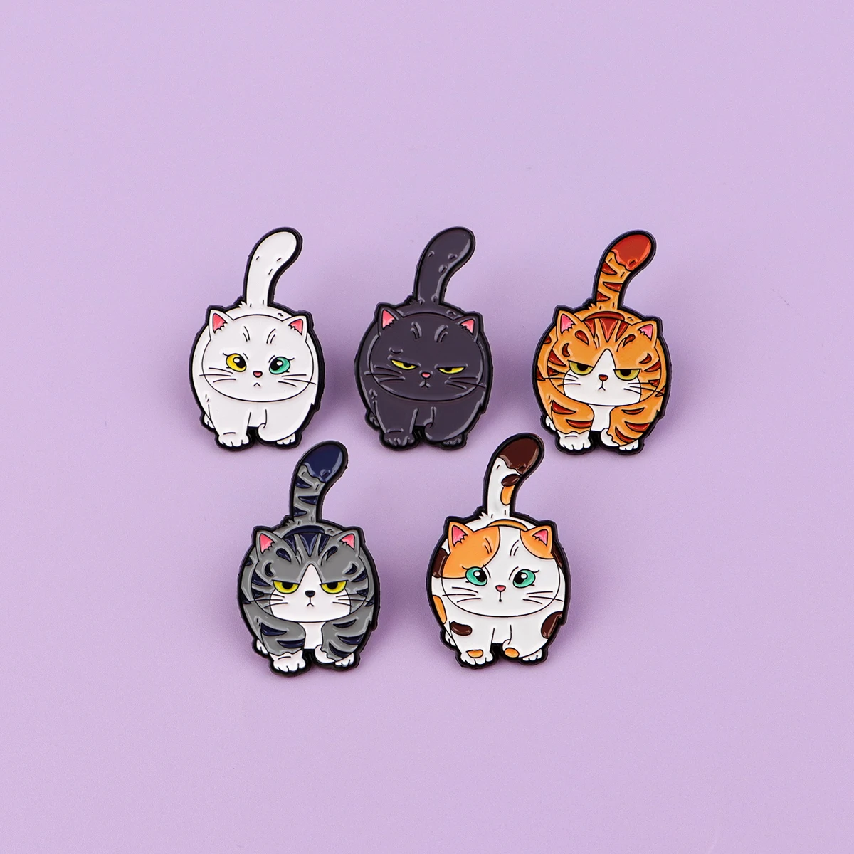 黒猫タロットカードエナメルブローチバッジ動物ラペルピン衣料用バックパックファッションジュエリーアクセサリーギフト